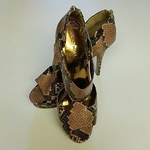 NINE WEST FAUX SNAKESKIN T STRAP HEELS